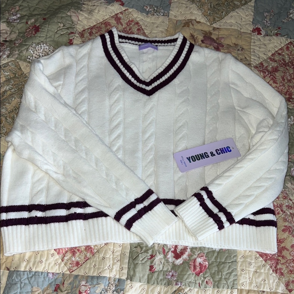 Knit V-Neck Sweater - White with Burgundy Trim size large